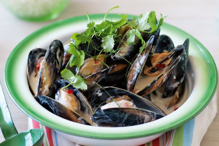 Cooking Soups Mussels in coconut and lemongrass broth