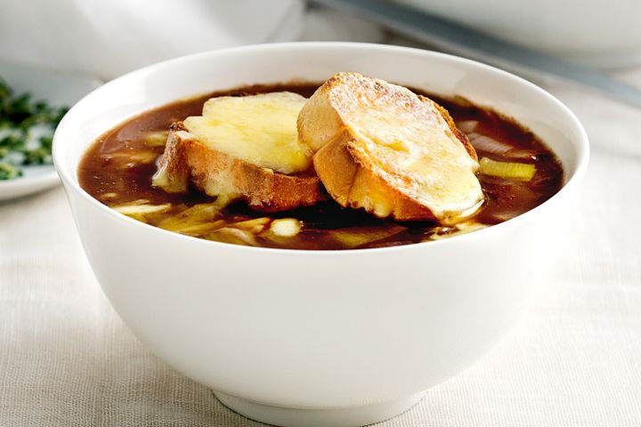 Cooking Soups Onion soup with garlic and cheddar croutons