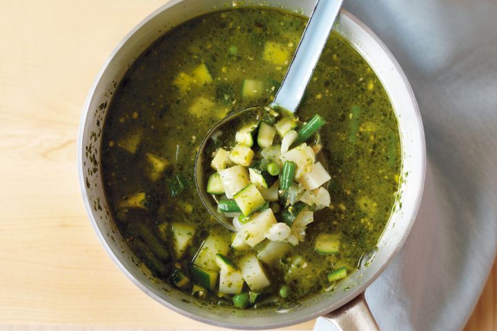 Cooking Soups Pesto soup with zucchini and potato (gluten-free)