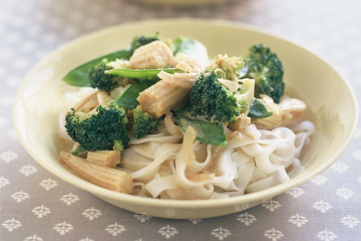 Cooking Soups Red vegetable curry with noodles