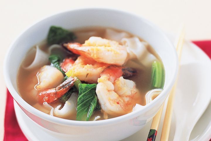 Cooking Soups Rice noodles & prawns with ginger broth