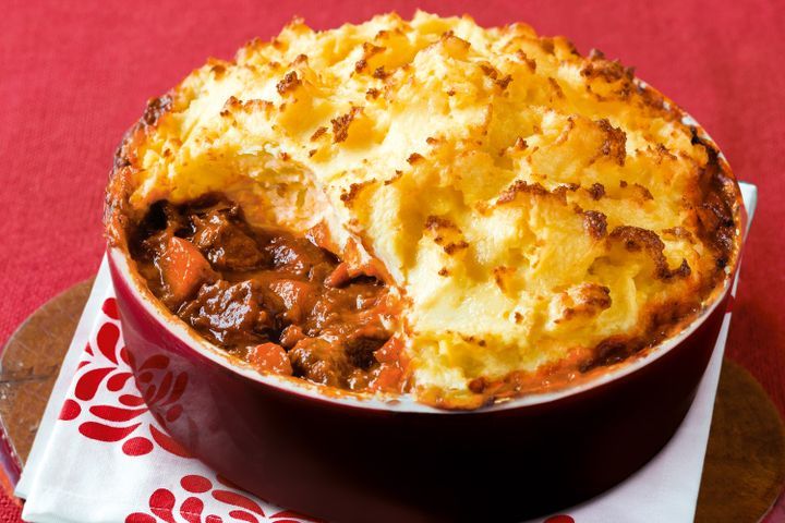 Cooking Soups Slow-cooked rich beef pie with sour cream mash