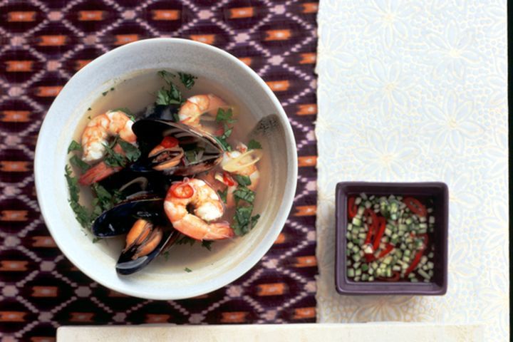 Cooking Soups Sour prawn and mussel soup