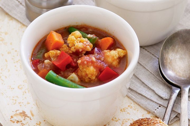 Cooking Soups Spicy tomato and vegetable soup