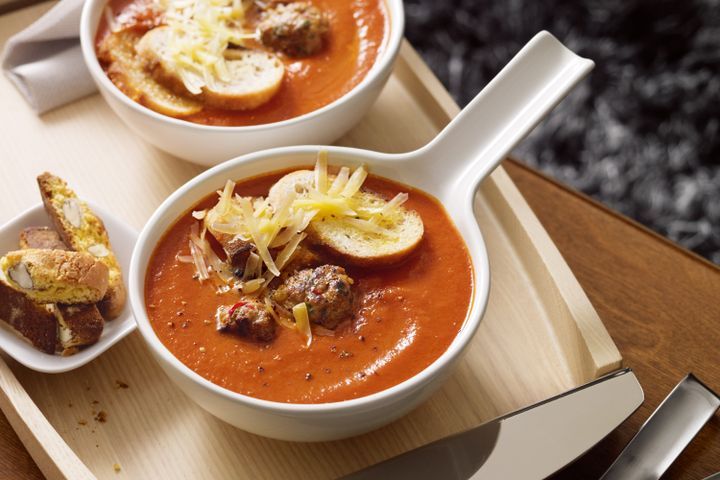 Cooking Soups Tomato soup with parmesan meatballs