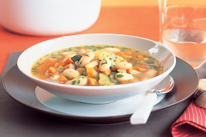 Cooking Soups White bean & vegetable soup