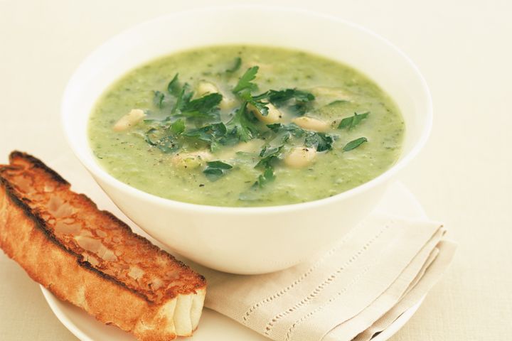 Cooking Soups Zucchini and lemon thyme soup