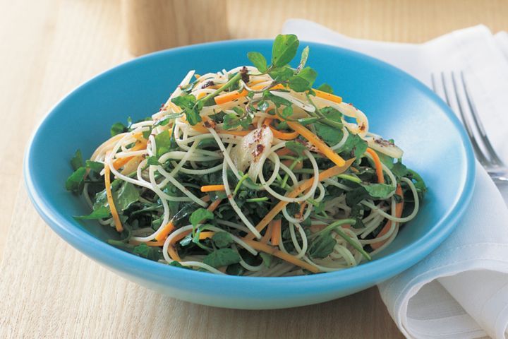 Cooking Vegetarian Angel hair pasta with watercress and carrot