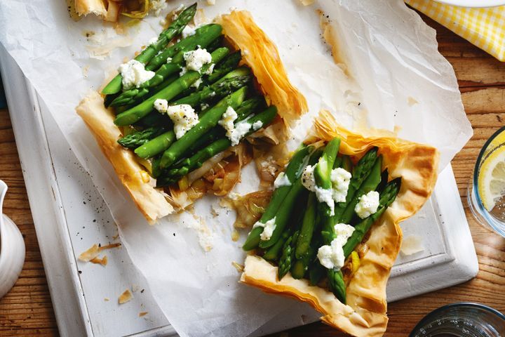 Cooking Vegetarian Asparagus and goats cheese filo tart