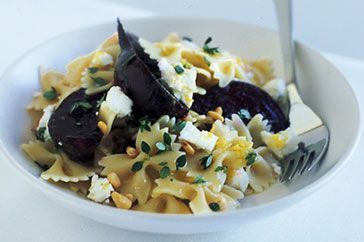 Cooking Vegetarian Bowties with roasted beetroot