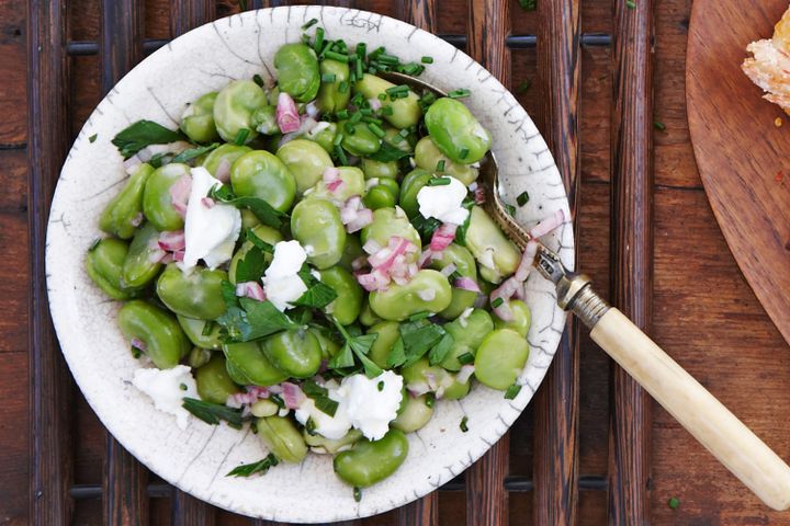 Cooking Vegetarian Broad beans with mixed herbs