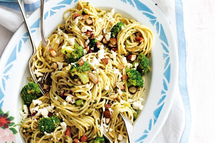 Cooking Vegetarian Broccoli, green chilli and smoked almond spaghetti