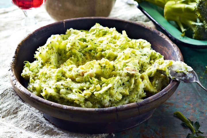 Cooking Vegetarian Broccoli and potato smash with lemon and garlic butter