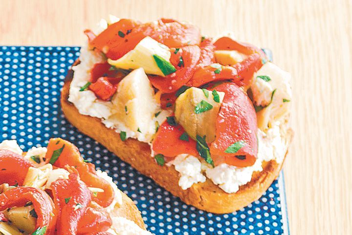 Cooking Vegetarian Bruschetta with ricotta, grilled capsicum and artichoke topping