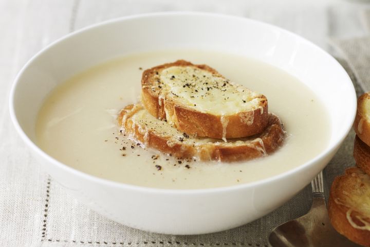 Cooking Vegetarian Cauliflower and Gruyere soup