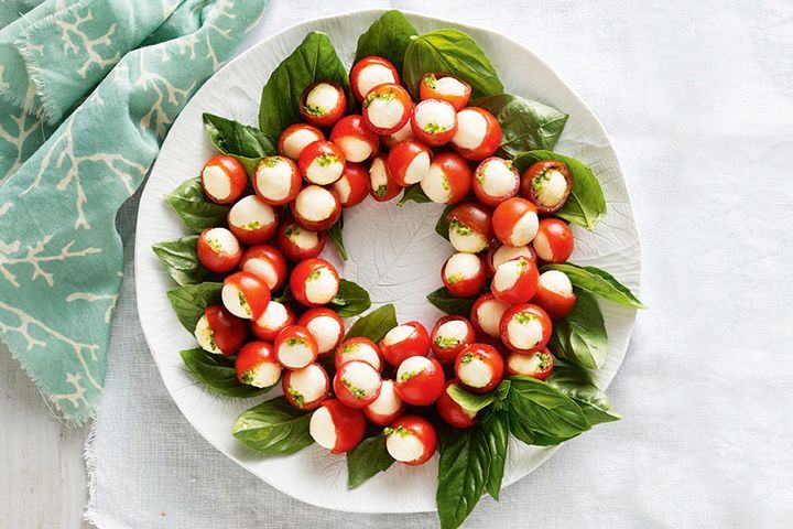 Cooking Vegetarian Christmas caprese wreath