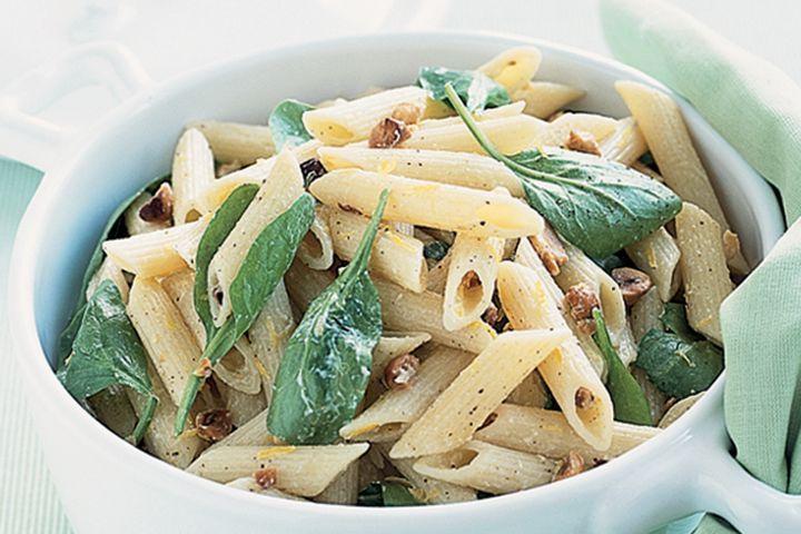Cooking Vegetarian Creamy penne with spinach