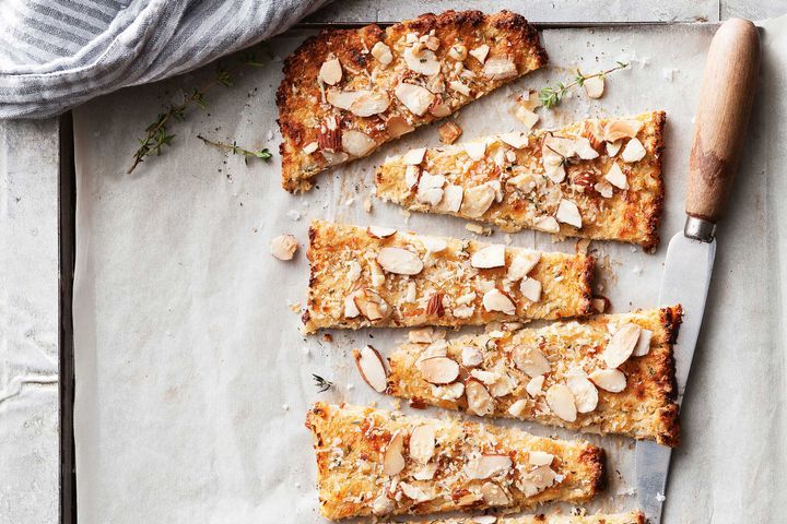 Cooking Vegetarian Crispy cauliflower pizza with almonds