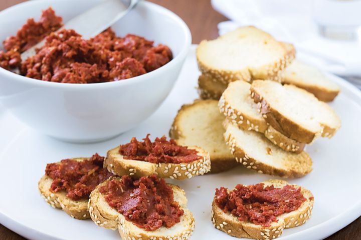 Cooking Vegetarian Crostini with sun-dried tomato pesto