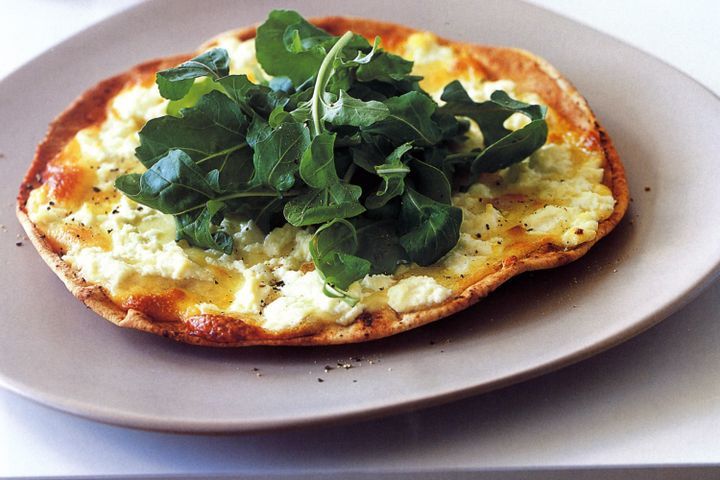 Cooking Vegetarian Easy mozzarella and ricotta pizza