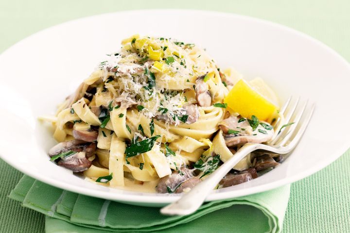 Cooking Vegetarian Fettuccine with mixed mushroom sauce