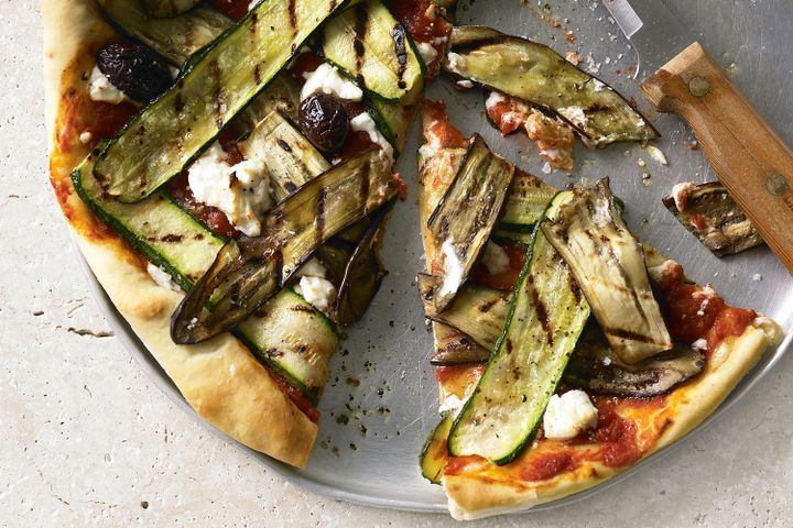 Cooking Vegetarian Finger eggplant and zucchini pizza