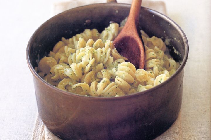 Cooking Vegetarian Fusilli with zucchini, mascarpone and ricotta