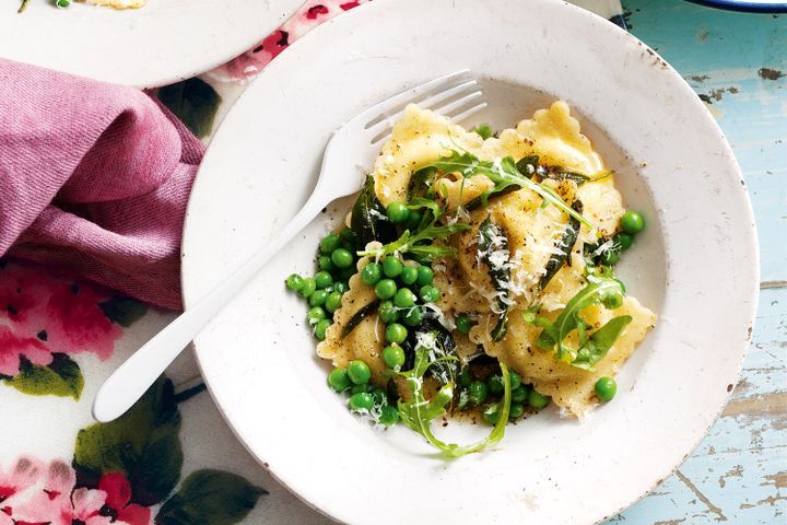 Cooking Vegetarian Goats cheese ravioli with sage butter