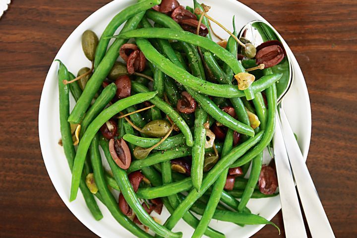 Cooking Vegetarian Green beans with olives and caperberries