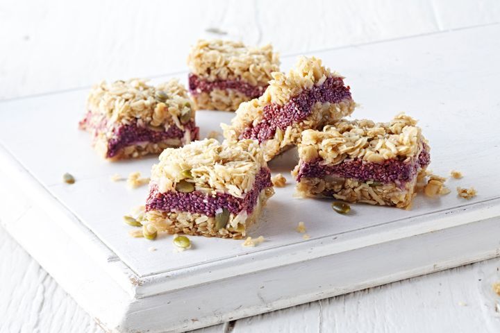 Cooking Vegetarian Macadamia, chia and raspberry muesli bar