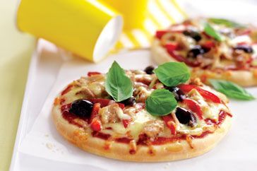 Cooking Vegetarian Mediterranean pizza