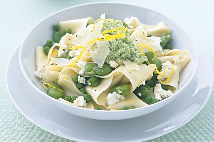 Cooking Vegetarian Pappardelle with ricotta, peas and broad beans