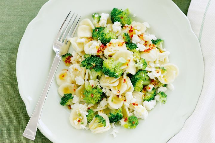 Cooking Vegetarian Pasta with broccoli and feta