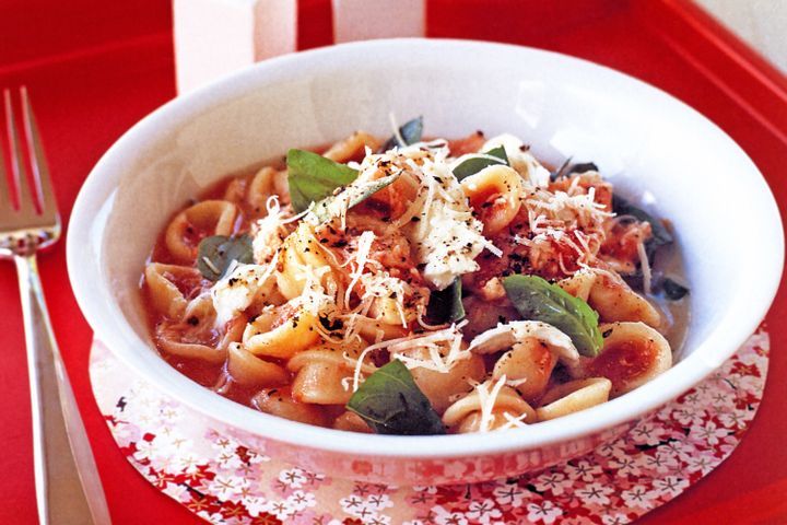 Cooking Vegetarian Pasta with fresh tomato and mozzarella (vegetarian)