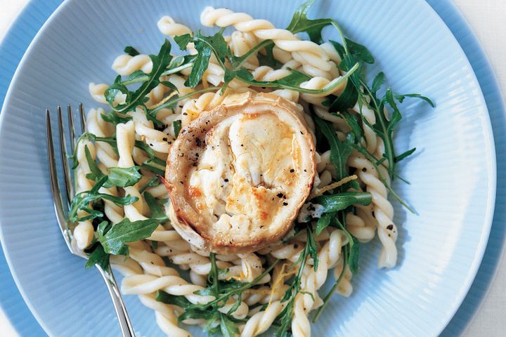 Cooking Vegetarian Pasta with lemon and goats cheese