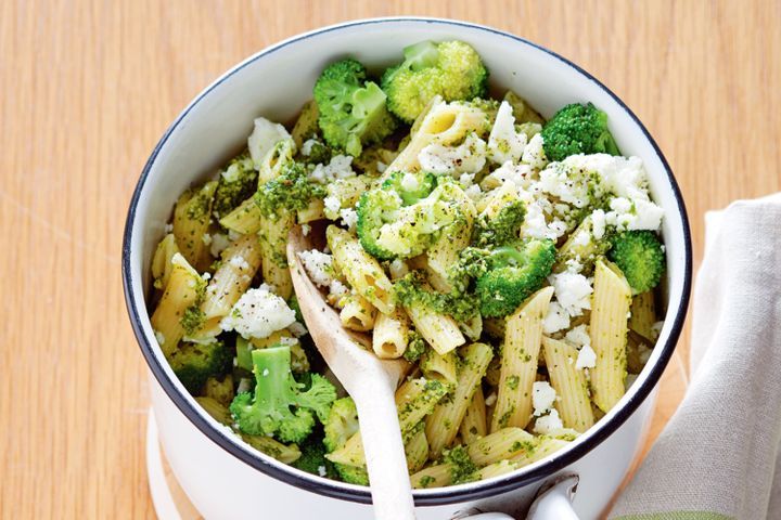Cooking Vegetarian Penne with broccoli, fetta and rocket almond pesto