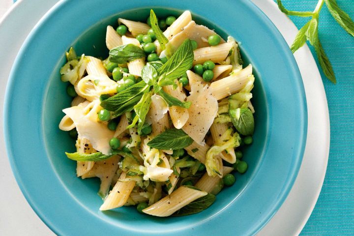 Cooking Vegetarian Penne with zucchini, peas and mint