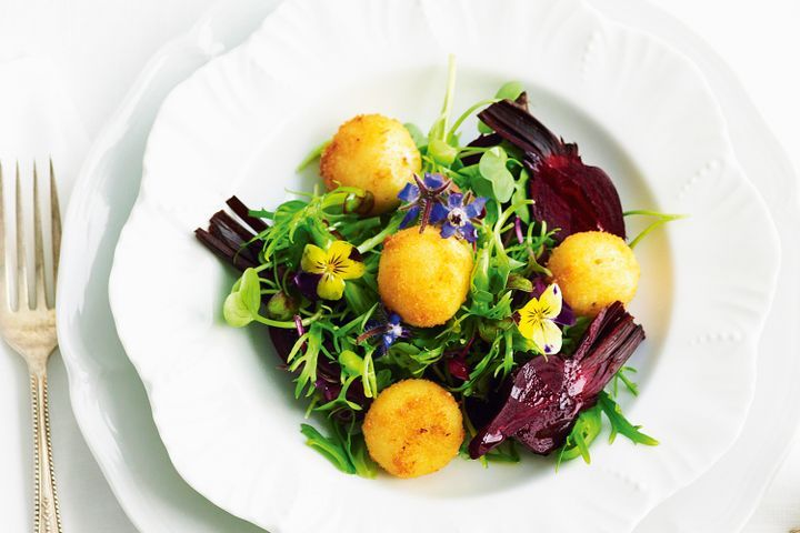 Cooking Vegetarian Petite salade with crumbed goats cheese