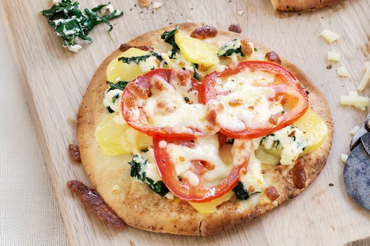 Cooking Vegetarian Potato, ricotta and spinach pizza