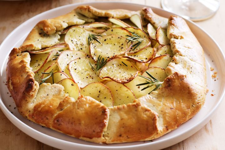 Cooking Vegetarian Potato and leek pie