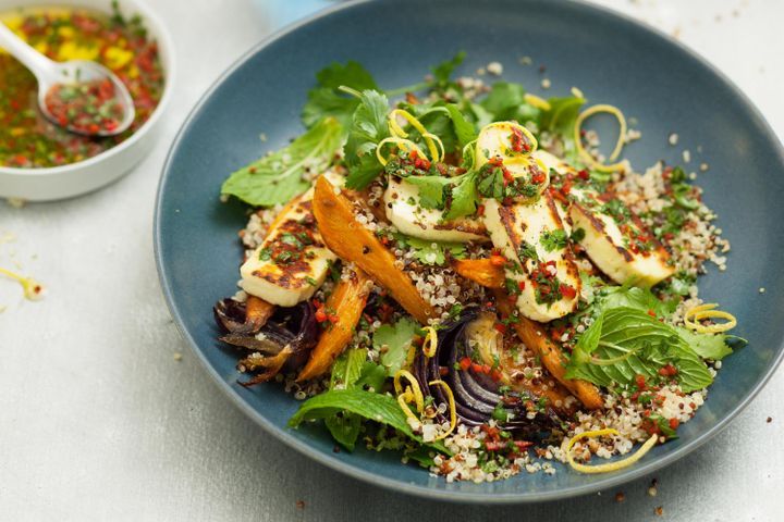 Cooking Vegetarian Quinoa and haloumi salad with chilli coriander dressing