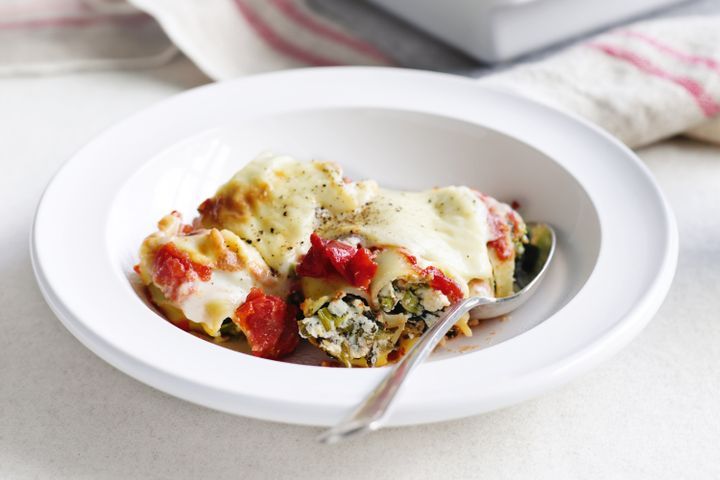 Cooking Vegetarian Ricotta and spinach cannelloni with béchamel sauce