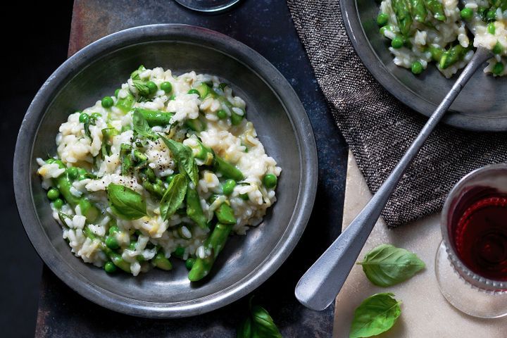 Cooking Vegetarian Risotto with asparagus
