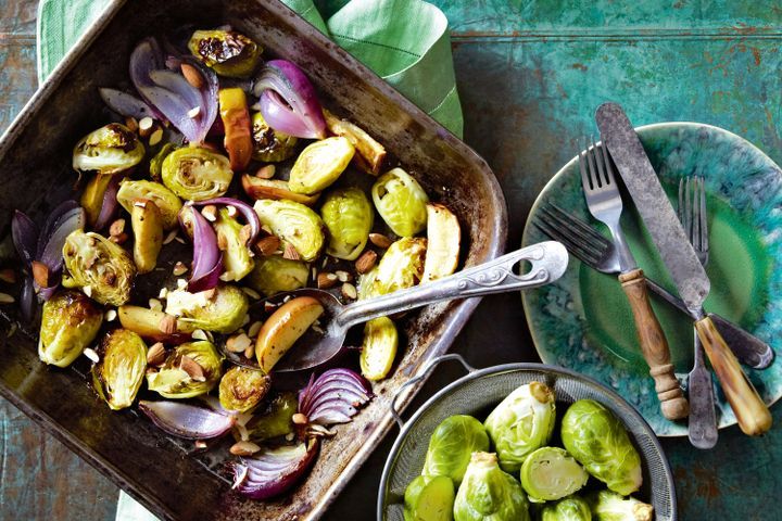 Cooking Vegetarian Roast brussels sprouts with apples and red onion