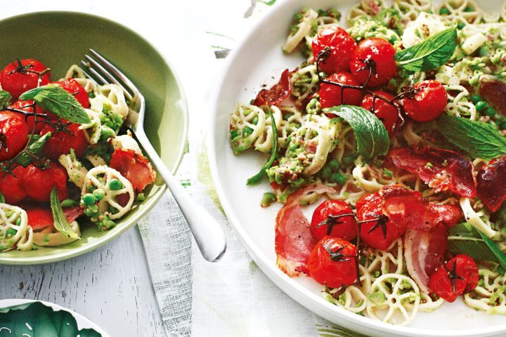 Cooking Vegetarian Rotelle with crushed peas, pancetta and mint