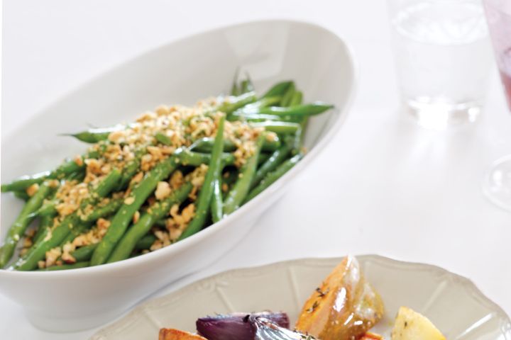 Cooking Vegetarian Sauteed green beans with hazelnut gremolata