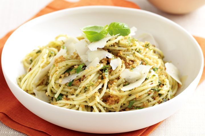 Cooking Vegetarian Spaghetti with garlic breadcrumbs