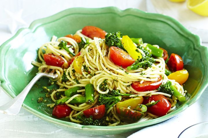 Cooking Vegetarian Spaghetti with heirloom tomatoes & gremolata