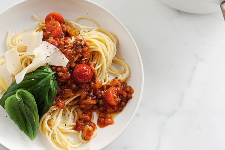 Cooking Vegetarian Spaghetti with lentil bolognese