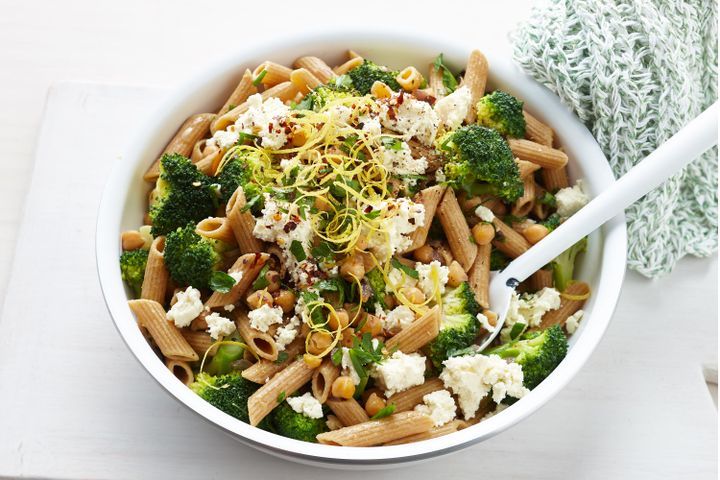 Cooking Vegetarian Spicy broccoli and chickpea pasta